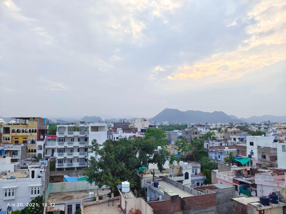The Rustic Monk Vandrarhem Udaipur Exteriör bild